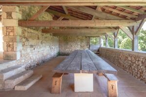 Bos de Penit terrasse couverte table pour 30 personnes